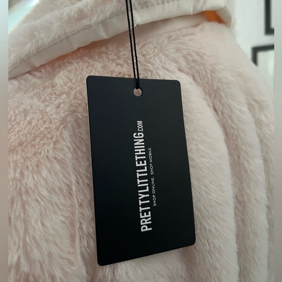 NWT CREAM FAUX FUR COAT - Picture 3 of 5
